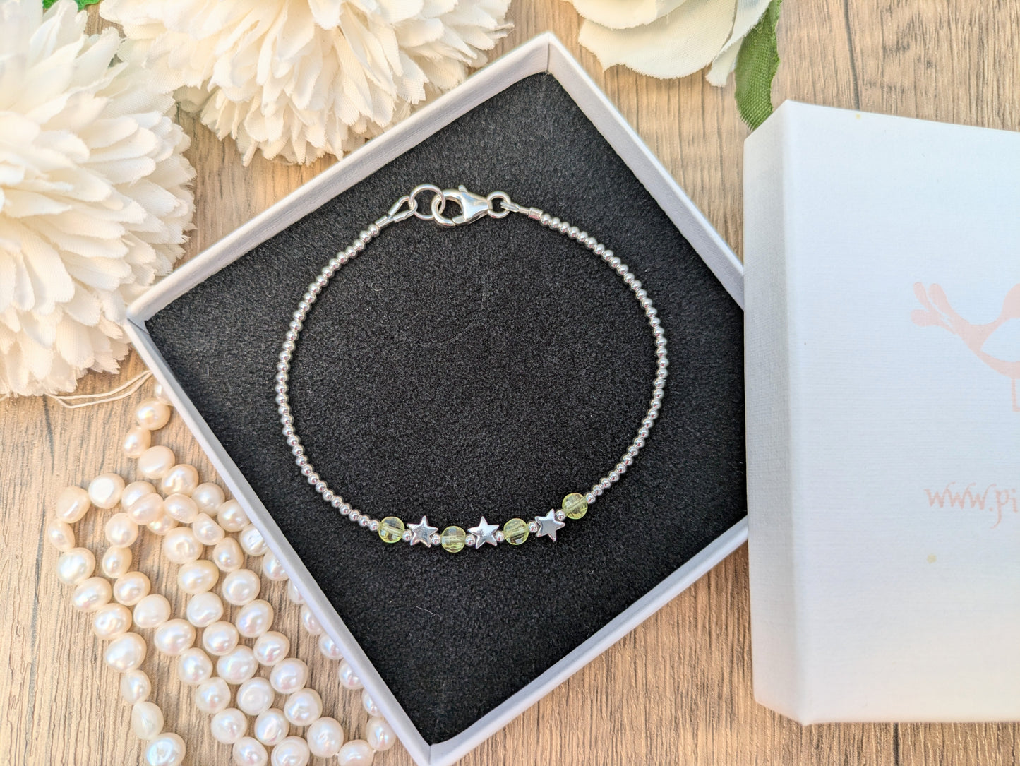 Star bracelet with peridot gemstones. August birthstone.